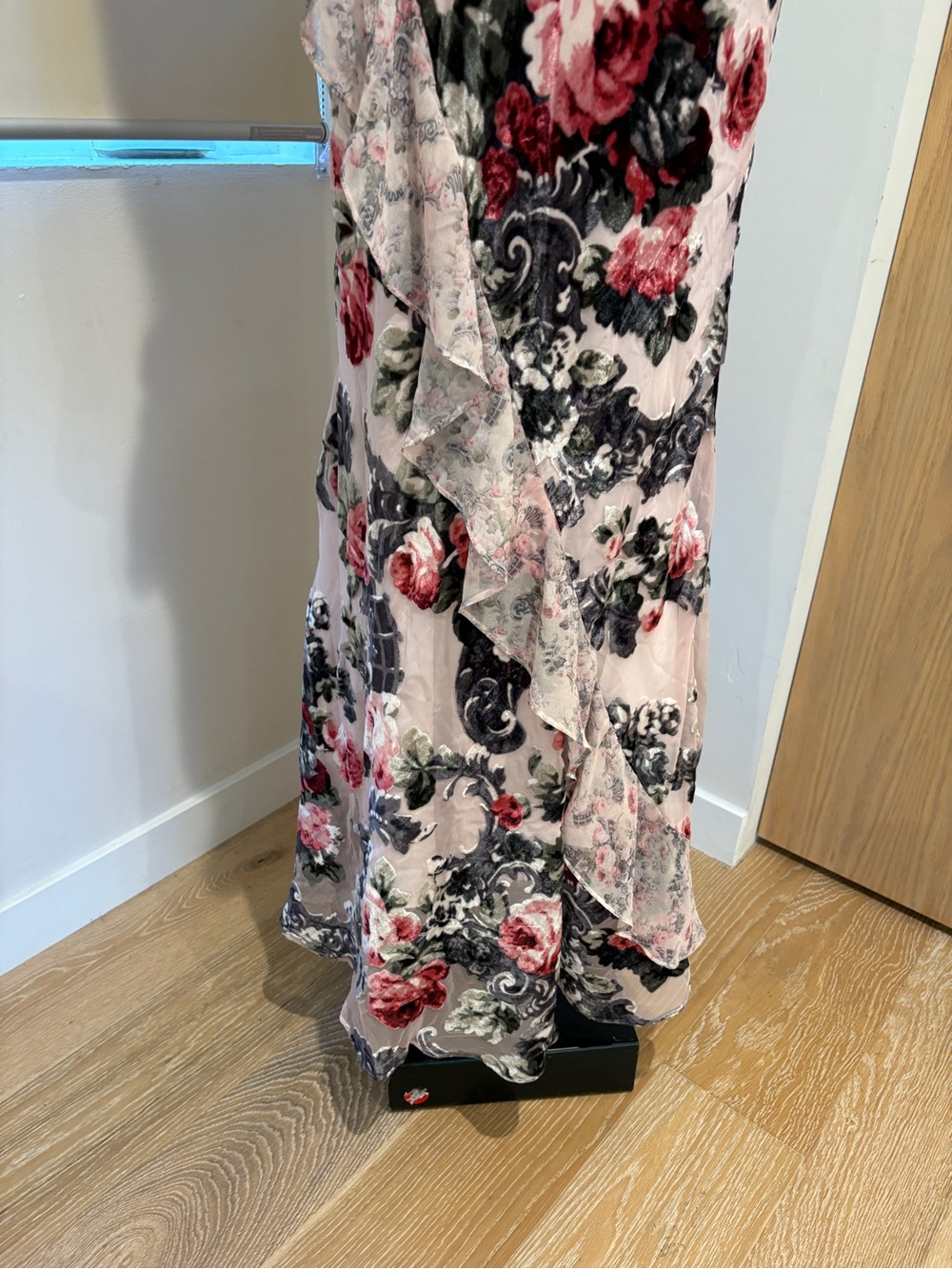 New For Love And Lemons Floral Velvet Burnout Floral Maxi Dress in Pink Sz Small - Picture 4 of 14